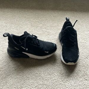 Black Nike Air Max 270 kids sneaker in good condition